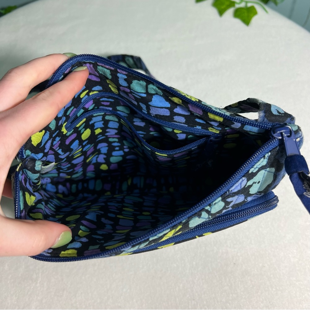 VERA BRADLEY CROSS BODY - Picture 3 of 6
